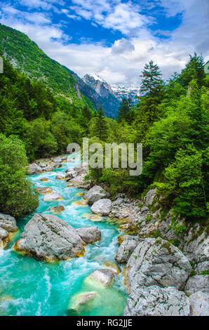 Contexte Le sport rafting river valley panorama nature verticale bien sûr Banque D'Images