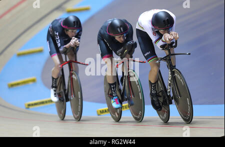 HUUB- Wattbike Team pilotes d'essai mené par Charlie avec Tanfield Dan Bigham (centre) et John Archibald (à gauche) sur leur façon de gagner Men's Poursuite par équipe, finale au cours de la troisième journée du championnat national de la voie au Centre National de cyclisme, Manchester. Banque D'Images