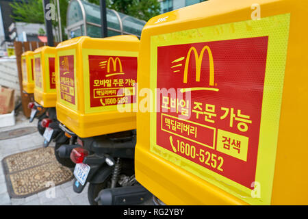 Séoul, Corée du Sud - circa 2017 MAI : McDonald's motos livraison à Seoul. McDonald's est un hamburger américain et restauration rapide de la chaîne. Banque D'Images