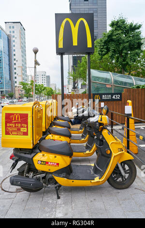 Séoul, Corée du Sud - circa 2017 MAI : McDonald's motos livraison à Seoul. McDonald's est un hamburger américain et restauration rapide de la chaîne. Banque D'Images