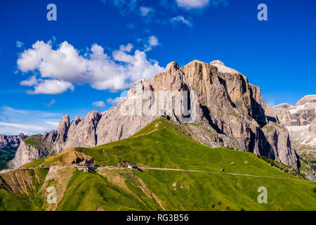 Vue sur la montagne et le groupe Sella Sella Pass, Sellajoch, Passo Sella Banque D'Images