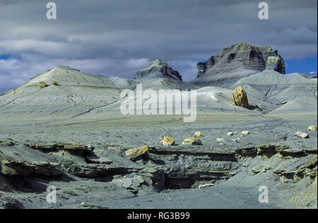 Les formations rocheuses en banc de mamelon, Smoky Mountain Road, Glen Canyon National Recreation Area, Utah, USA