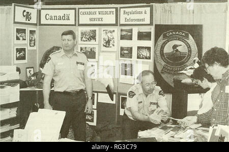 . La Canadian field-naturaliste. 1999 Burnett : Chapitre 2 : l'application de la Loi sur les oiseaux migrateurs 25 résultat de la gestion des oiseaux migrateurs à partir de discussions entre les gouvernements fédéral et provinciaux et des autorités scientifiques au Canada, en consultation avec leurs homologues des États-Unis. Pendant de nombreuses années après l'entrée en vigueur de la loi, ce processus a eu lieu à la conférence fédérale-provinciale sur la faune. Là, les délégués examineront l'information sur l'année écoulée et de recherche de l'année cuirent les perspectives pour la production de gibier à plumes et de faire leurs recommandations au ministre. Comme la qu Banque D'Images