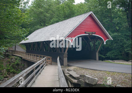 Pont canal couvert au Parc National de Franconie au New Hampshire Banque D'Images