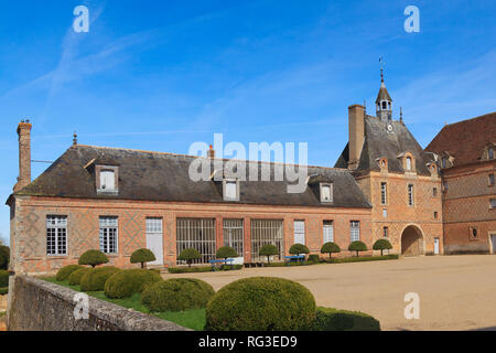 Cour du Château de La Bussiére (du pêcheur Château) dans la vallée de la Loire, France Banque D'Images