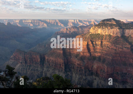 Vue imprenable sur le Grand Canyon de la North Rim lodge, Parc National de Grand Canyon, Arizona, USA. Banque D'Images