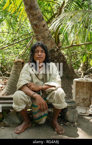 Les Kogi : portrait de l'homme dans l'habitat forestier en tenue d'origine. La société autochtone pré-colombiennes. Usage éditorial uniquement. Le parc Tayrona, Colombie. Sep 2018 Banque D'Images