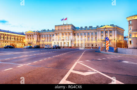 La Russie, la construction de l'assemblée législative de Saint-Pétersbourg, Isaak Square, nuit - palais Mariinsky Banque D'Images