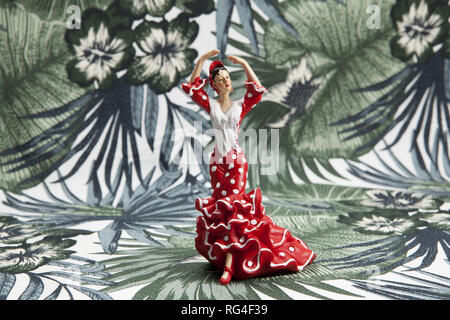 Un danseur de flamenco du prince sur un fond motifs tropicaux. Un minimum de vie encore la photographie en couleurs Banque D'Images