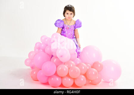 Partie Des Ballons Joyeux Anniversaire Petite Fille En Robe De Princesse La Mode Pour Enfants Little Miss En Belle Robe L Enfance Et De Bonheur Jour Pour Enfants Photo Stock Alamy