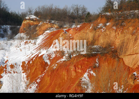 Ancienne mine de bauxite dans la région de Gant, la Hongrie. Bauxitbánya Gánton régi, Magyarország. Banque D'Images