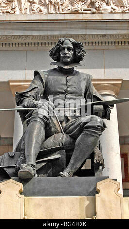 Diego Velazquez statue par Aniceto Marinas avant le musée du Prado, Madrid, Espagne Banque D'Images