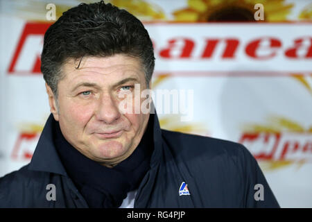 Torino, Italie. 27 Jan, 2019. Walter Mazzarri, l'entraîneur-chef de Torino FC, regarde la série avant un match de football entre Torino FC et FC Internazionale. Crédit : Marco Canoniero/Alamy Live News Banque D'Images