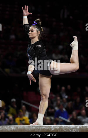 College Park, Maryland, USA. 31 Dec, 2015. MADISON OSMAN fait concurrence à la poutre lors de la rencontre tenue au Centre d'Eurosport France de College Park, Maryland. Credit : Amy Sanderson/ZUMA/Alamy Fil Live News Banque D'Images