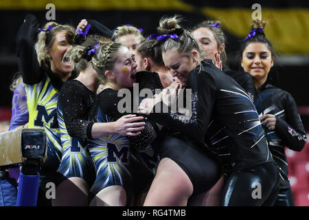 College Park, Maryland, USA. 31 Dec, 2015. Les gymnastes de l'Université du Michigan pendant la fête rencontrez tenue au Centre d'Eurosport France de College Park, Maryland. Credit : Amy Sanderson/ZUMA/Alamy Fil Live News Banque D'Images