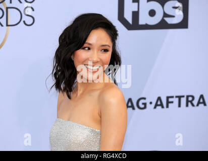 Los Angeles, USA. 27 Jan, 2019. L'actrice Constance Wu arrive pour la 25e remise annuelle des Screen Actors Guild Awards au Shrine Auditorium à Los Angeles, aux États-Unis le 27 janvier 2019. Crédit : Li Ying/Xinhua/Alamy Live News Banque D'Images