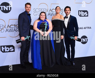 Los Angeles, USA. 27 Jan, 2019. Milo Ventimiglia, Justin Hartley, Mandy Moore, et Chrissy Metz 094 poser dans la salle de presse au cours de la 25e remise annuelle des Screen Actors Guild Awards Au Shrine Auditorium le 27 janvier 2019 à Los Angeles, Californie / USA Crédit : Tsuni/Alamy Live News Banque D'Images