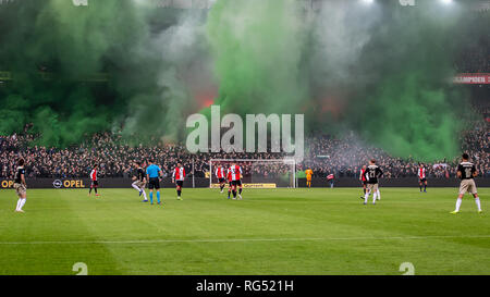 ROTTERDAM , Pays-Bas , 27-01-2019 , stade De Kuip , Football , Saison 2018/2019 Eredivisie néerlandaise , , Feyenoord - Ajax , résultat final 6-2 , les joueurs avant le match Banque D'Images
