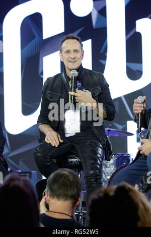 Anaheim, Californie, USA. 24 Jan, 2019. VIVIAN CAMPBELL à la guitares Gibson stand pendant le NAMM Show à Anaheim Convention Center à Anaheim, Californie le Jan 25, 2019 Credit : Marissa Carter/ZUMA/Alamy Fil Live News Banque D'Images