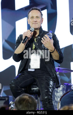 Anaheim, Californie, USA. 24 Jan, 2019. VIVIAN CAMPBELL à la guitares Gibson stand pendant le NAMM Show à Anaheim Convention Center à Anaheim, Californie le Jan 25, 2019 Credit : Marissa Carter/ZUMA/Alamy Fil Live News Banque D'Images