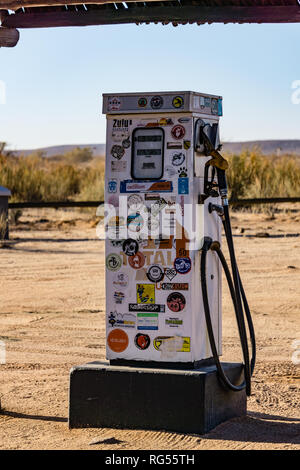 Fish River Canyon, la Namibie - 07,28.2018, vieille station d'essence avec avec beaucoup de boutons en canyon roadhouse près de Fish River at summer Banque D'Images