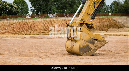A la photo en gros du godet sur une pelle mécanique sur un chantier de construction. Banque D'Images