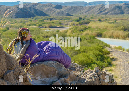 Randonnée le long du Rio Grande dans le Parc National de Big Bend, Texas, Banque D'Images