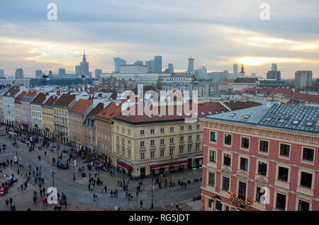 Skyline Varsovie Krakowskie Przedmieście et vue de la terrasse d'observation de St Anne's Church, Vieille Ville, Centre de Varsovie, Pologne, novembre 2018 Banque D'Images