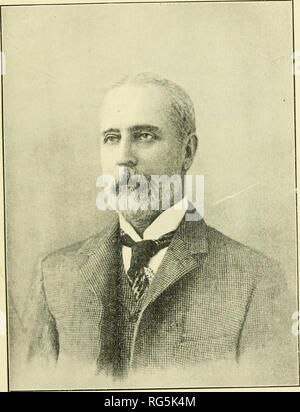 . Paperchasing Calcutta records. Les chevaux, Steeplechasing -- l'Inde ; la chasse au renard -- l'Inde. Jvlr. Thomas Watson.. Veuillez noter que ces images sont extraites de la page numérisée des images qui peuvent avoir été retouchées numériquement pour plus de lisibilité - coloration et l'aspect de ces illustrations ne peut pas parfaitement ressembler à l'œuvre originale.. Sabretache, b. 1867. Calcutta : Thacker, Spink Banque D'Images