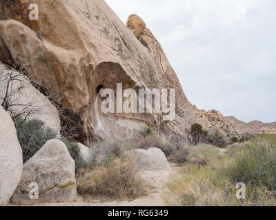 D'énormes rochers dans le parc national de Joshua Tree à la California, United States Banque D'Images