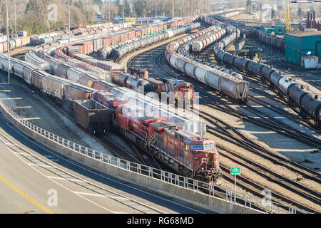 NORTH VANCOUVER, BC, CANADA - 13 jan 2019 : une vue sur le terminal des ressources et trainyard à North Vancouver. Banque D'Images