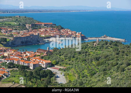 France Collioure belle village méditerranéen, au bord de la mer, Roussillon, Pyrénées Orientales Banque D'Images