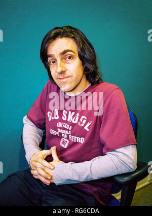 Andrew Collins, auteur anglais et diffuseur photographié à la BBC 6 music studios,27 octobre 2003, Londres, Angleterre, Royaume-Uni. Banque D'Images