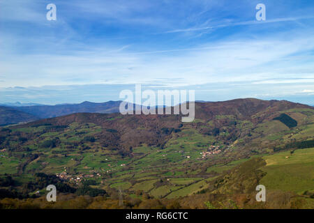 Cantabrie, vue du chemin de randonnée au Monte Cilda sur collines Banque D'Images