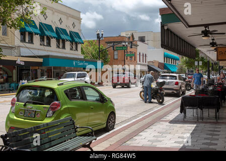 Woodland Blvd, Deland, en Floride, aux États-Unis. Circa 2018. L'activité dans le centre ville de cette jolie ville de la Floride. Banque D'Images