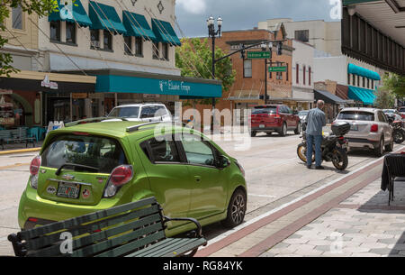 Woodland Blvd, Deland, en Floride, aux États-Unis. Circa 2018. L'activité dans le centre ville de cette jolie ville de la Floride. Banque D'Images