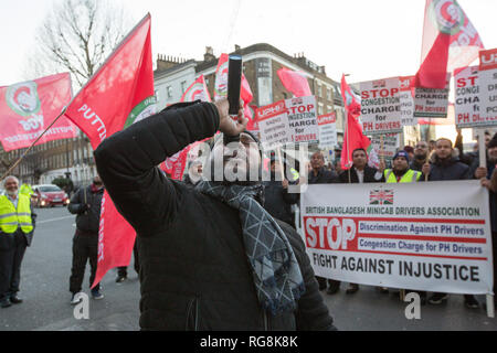 Londres, Royaume-Uni. 28 janvier 2019. Les conducteurs de voitures privées protester contre péage urbain et la discrimination à l'égard de l'extérieur des bureaux pilotes TFL dans Southwark . Crédit : George Cracknell Wright/Alamy Live News Banque D'Images