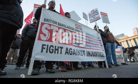 Londres, Royaume-Uni. 28 janvier 2019. Les conducteurs de voitures privées protester contre péage urbain et la discrimination à l'égard de l'extérieur des bureaux pilotes TFL dans Southwark . Crédit : George Cracknell Wright/Alamy Live News Banque D'Images