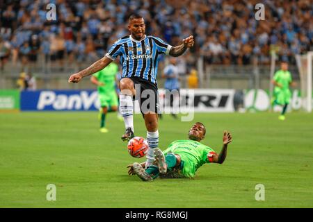 Porto Alegre - RS - 01/28/2019 - 2019 Gaucho, Gremio x Juventude - Jeune joueur différend offre avec Jael do Gremio au cours de match au stade Arena do Gremio de championnat de l'état 2019 Photo : Jeferson Guareze / AGIF Banque D'Images