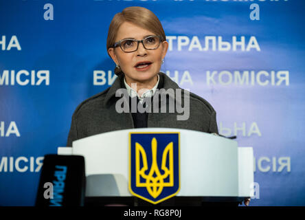 Ioulia Timochenko, leader de l'Ukrainian Батьківщина (Patrie) Parti politique vu parler pendant la séance d'après avoir reçu le certificat du candidat pour le président de l'Ukraine à la Commission électorale centrale. Élections présidentielles en Ukraine aura lieu le 31 mars 2019. Banque D'Images