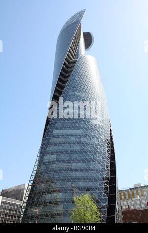 NAGOYA, JAPON - 28 avril : Mode Gakuen Spiral building tours le 28 avril 2012 à Nagoya, au Japon. Le bâtiment a été achevé en 2008, est de 170m de haut et je Banque D'Images