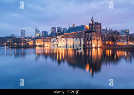 Pays-bas, la Hollande, La Haye , Binnenhof dans la soirée Banque D'Images
