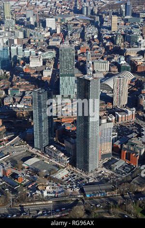 Vue aérienne du centre-ville de Manchester avec Deansgate Square, ou Owen Street Skyscrapers développement, proéminent Banque D'Images