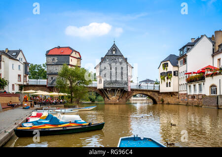 Allemagne, Rhénanie-Palatinat, Bad Kreuznach, vieille ville, vieux pont Pont Nahe avec maisons Banque D'Images