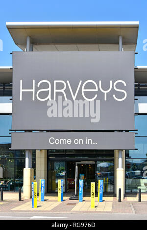 Façade avant du magasin de meubles au détail Harveys à Lakeside retail park partie de Steinhoff International Holdings business group Thurrock Essex England UK Banque D'Images