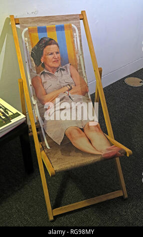 Chaise, Martin Parr, retour à l'exposition de Manchester, Mosley St'Art Gallery, Jan 2019, Manchester, Royaume-Uni, M2 3JL Banque D'Images