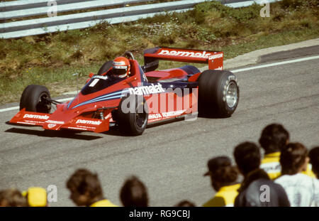 Autrichien Niki Lauda pilote de formule un Ferrari au Grand Prix en Suède Banque D'Images