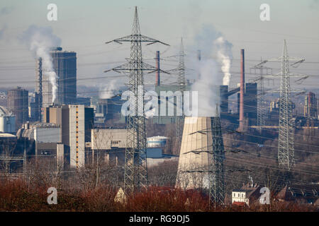 Essen, Ruhr, Rhénanie du Nord-Westphalie, Allemagne - paysage industriel de la Ruhr, sur la gauche l'usine d'incinération de déchets de RWE Essen Carnap, Banque D'Images