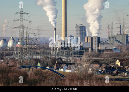 Essen, Ruhr, Rhénanie du Nord-Westphalie, Allemagne - paysage industriel de la Ruhr, au milieu l'usine d'incinération des déchets RWE Essen Carnap Banque D'Images