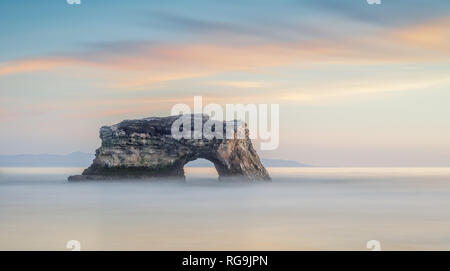 Coucher du soleil sur l'hiver le dernier pont naturel. Banque D'Images